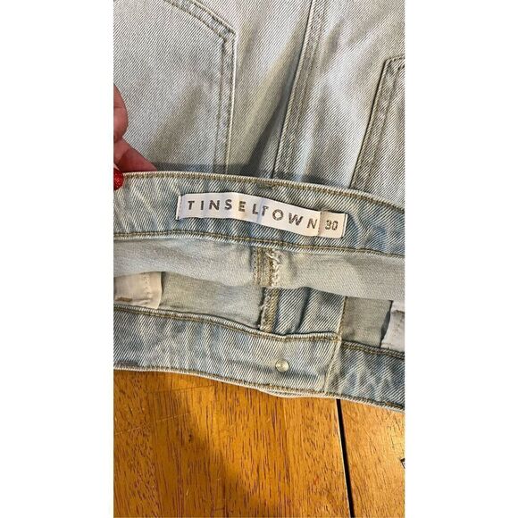 Tinseltown High Rise Frayed Trim Distressed Jean Shorts new Size 30 - Picture 9 of 10